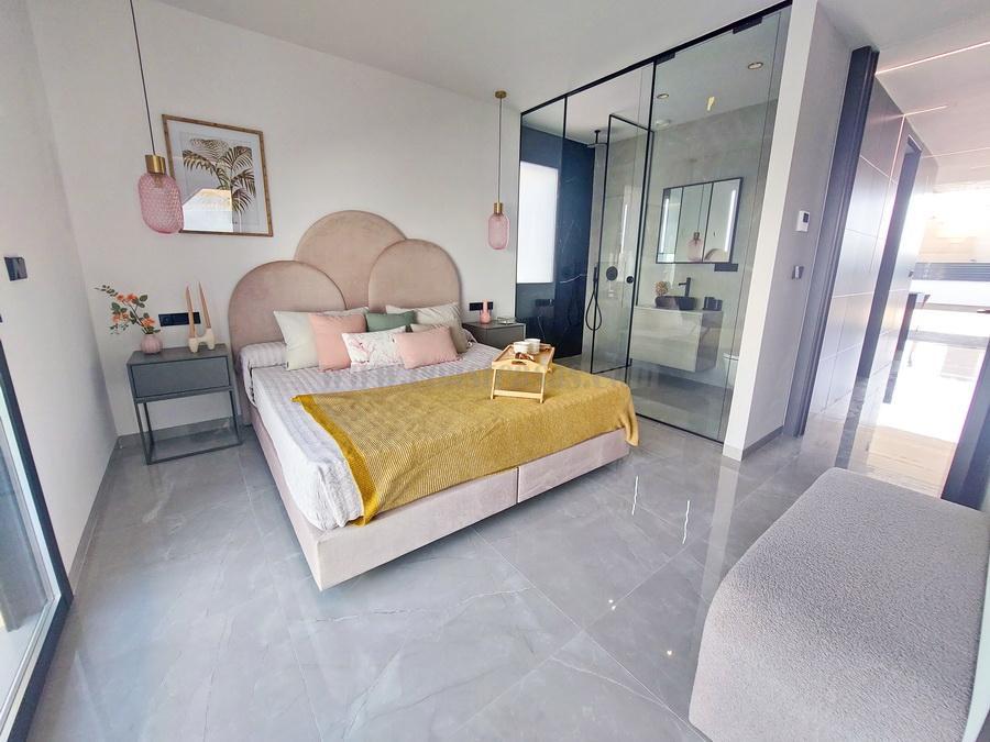 For sale of chalet in Torrevieja