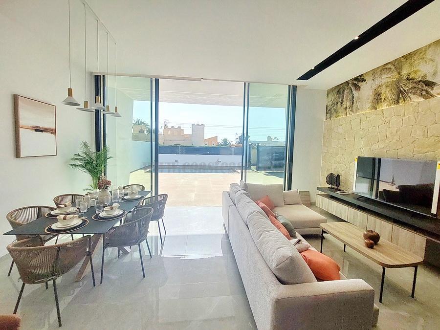 For sale of chalet in Torrevieja