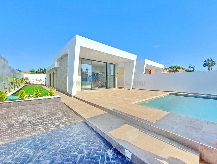 For sale of chalet in Torrevieja