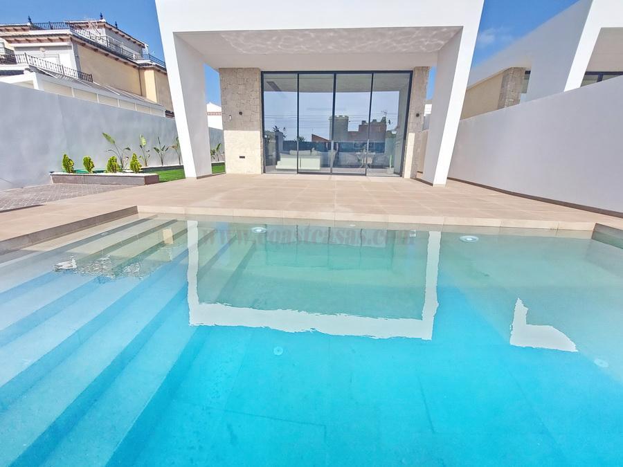 For sale of chalet in Torrevieja