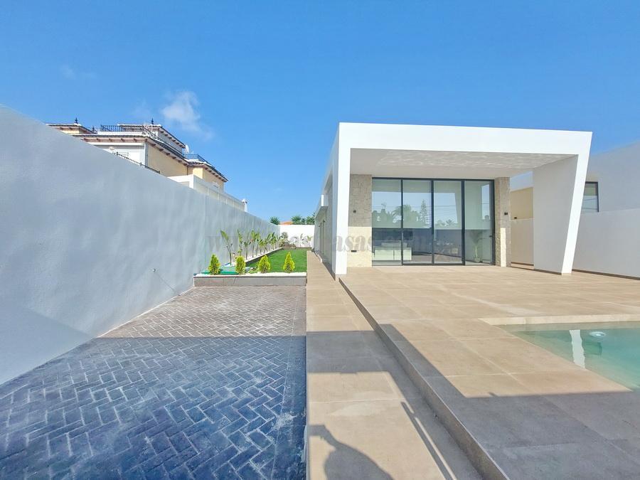 For sale of chalet in Torrevieja