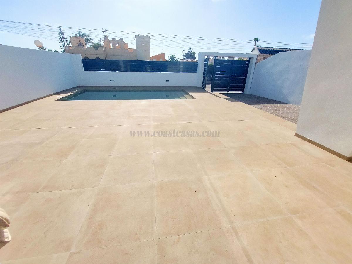 For sale of chalet in Torrevieja