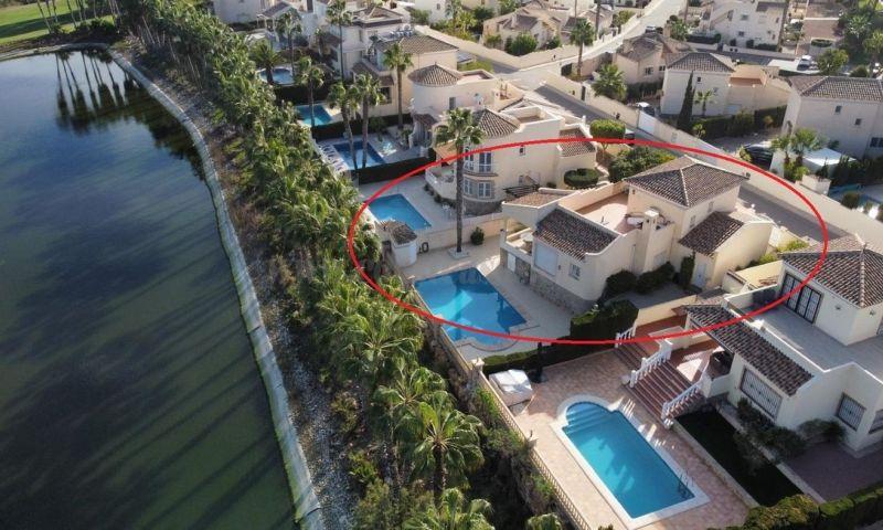 For sale of villa in Orihuela Costa