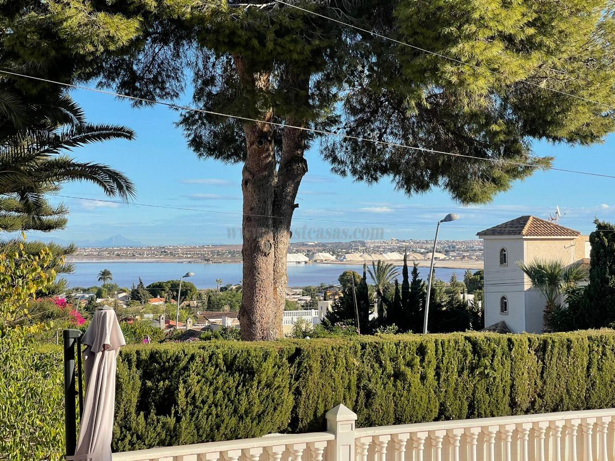 For sale of chalet in Torrevieja