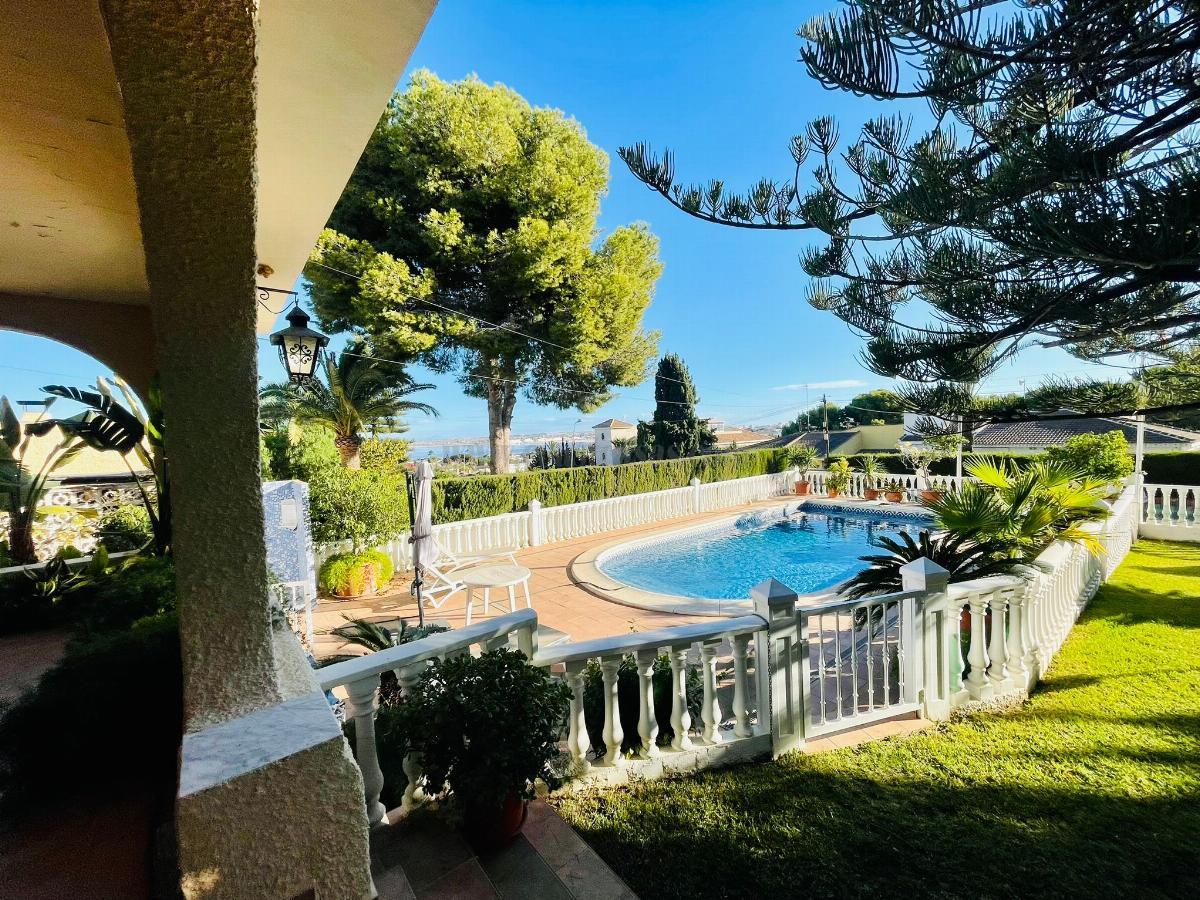For sale of chalet in Torrevieja