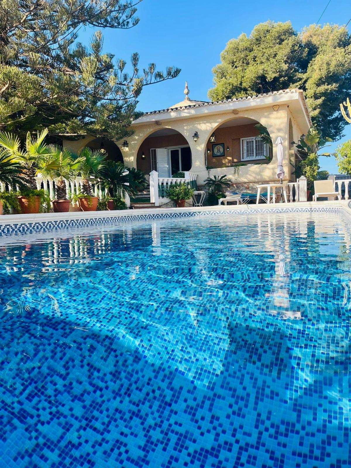For sale of chalet in Torrevieja