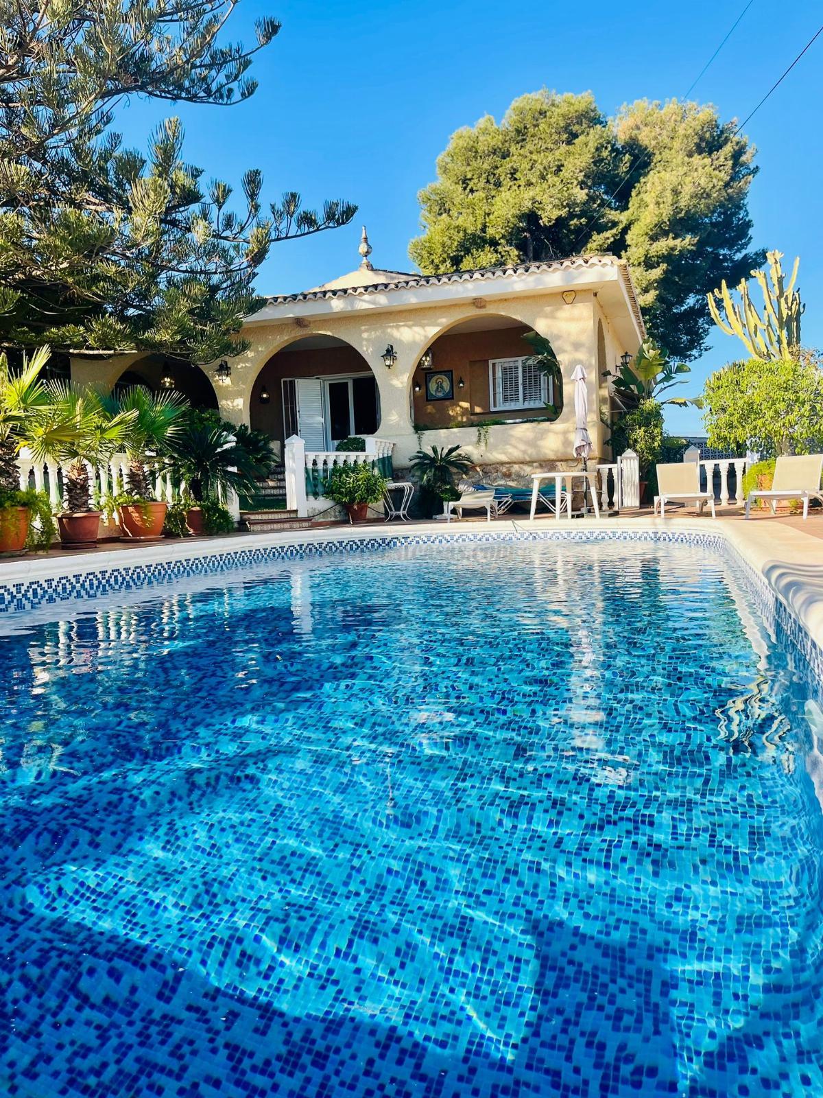 For sale of chalet in Torrevieja