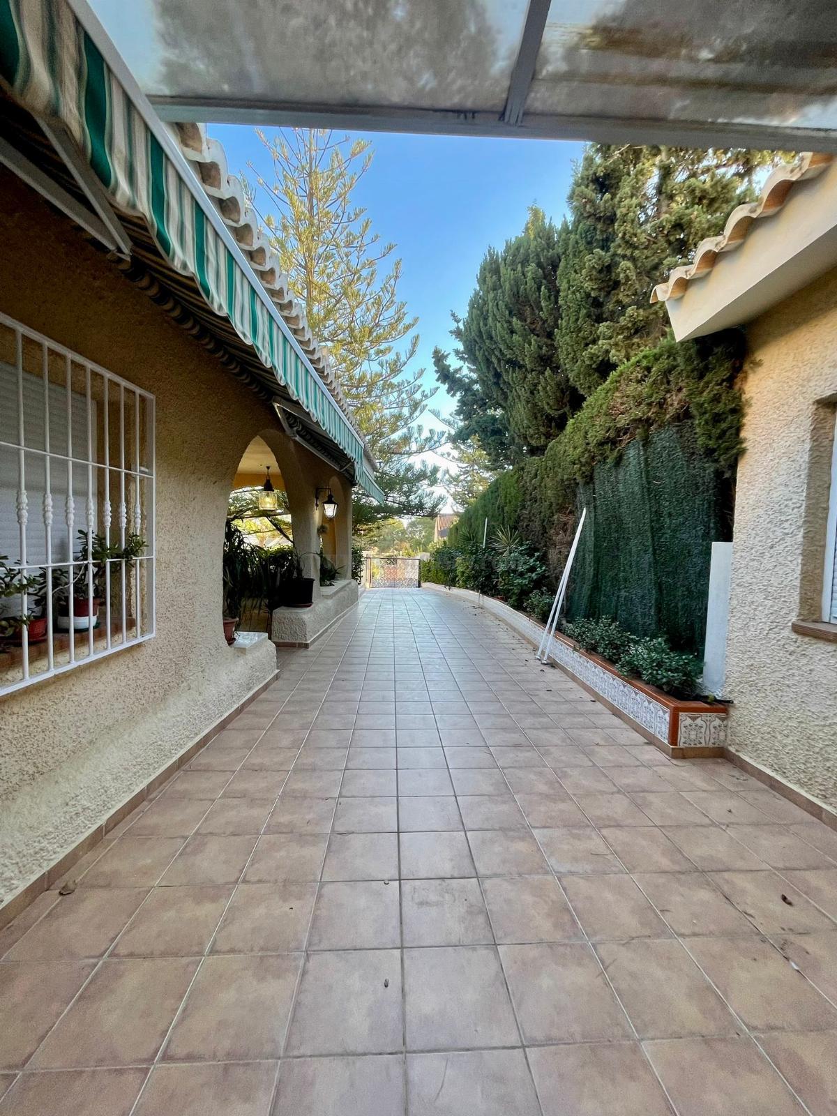 For sale of chalet in Torrevieja