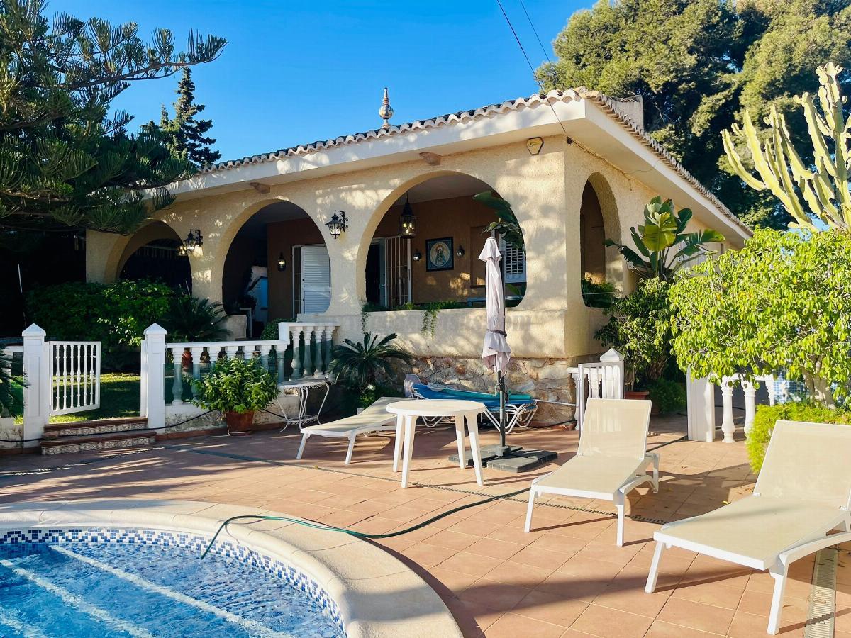For sale of chalet in Torrevieja