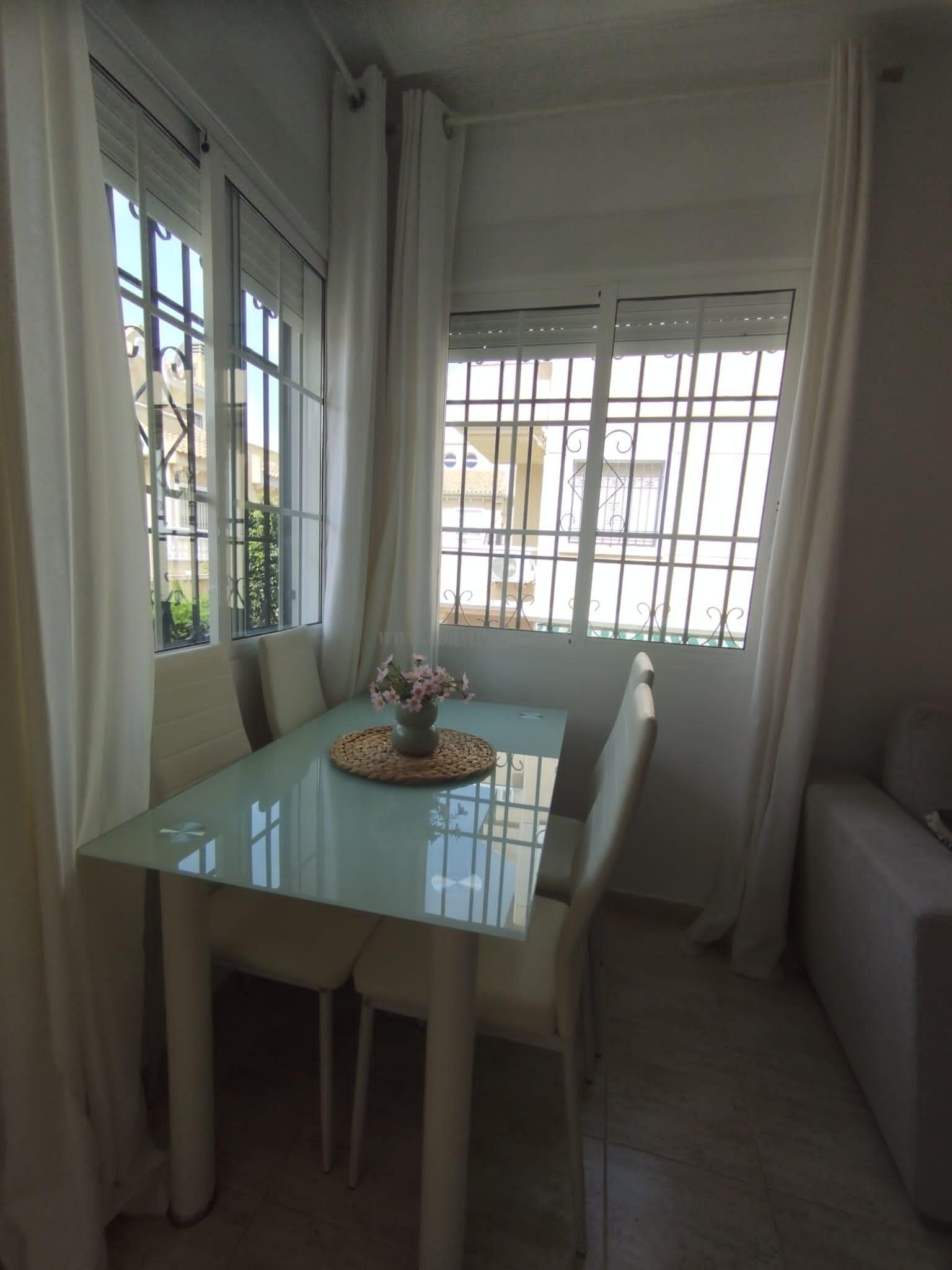 Zu verkaufen von bungalow in
 Torrevieja