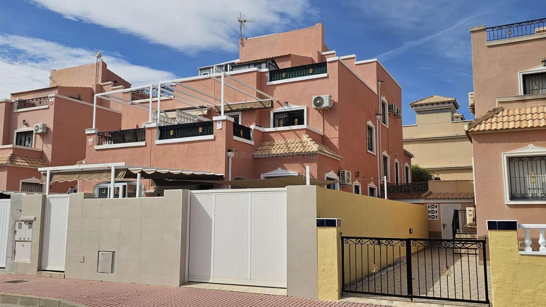 For sale of chalet in Orihuela Costa