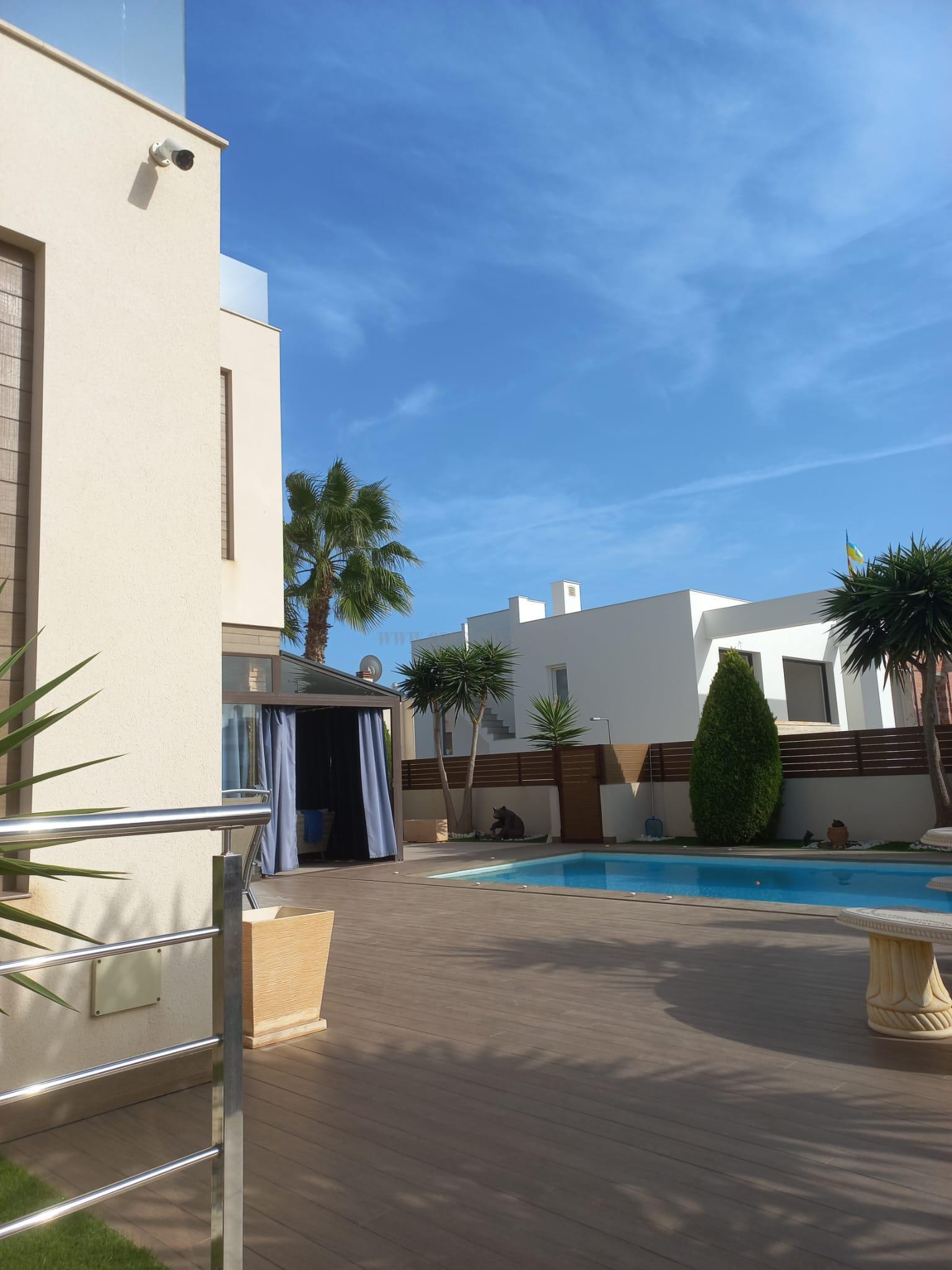 For sale of chalet in Torrevieja