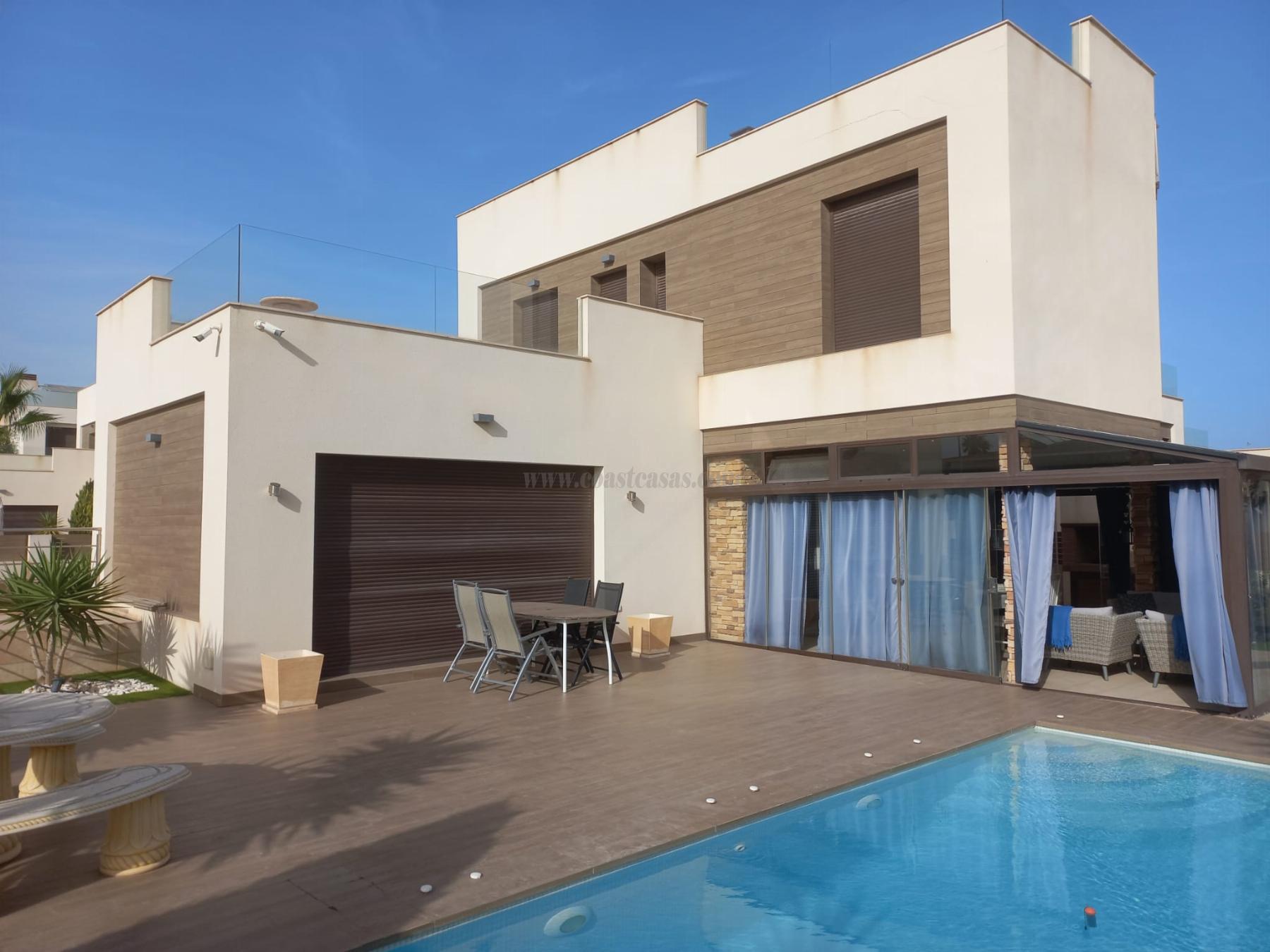 For sale of chalet in Torrevieja