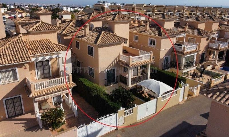 For sale of villa in Orihuela Costa