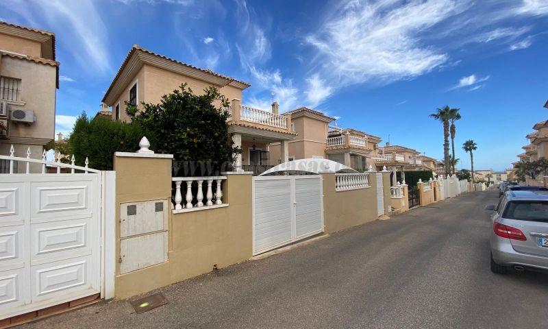 For sale of villa in Orihuela Costa