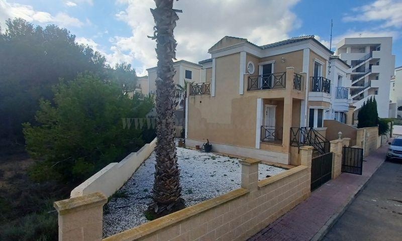 For sale of villa in Orihuela