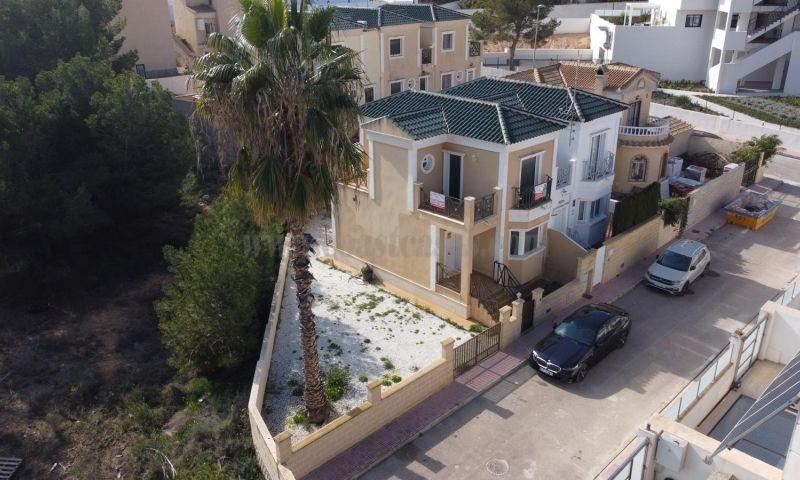 For sale of villa in Orihuela