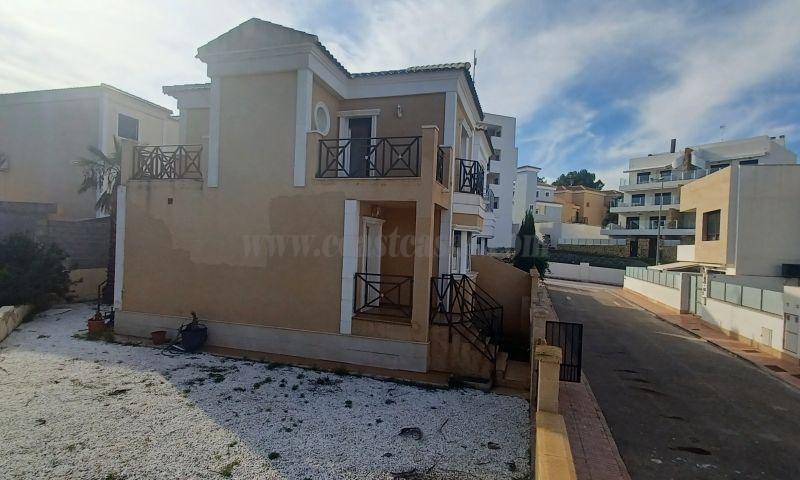 For sale of villa in Orihuela