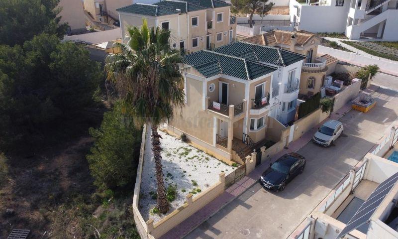 For sale of villa in Orihuela