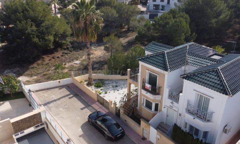 For sale of villa in Orihuela