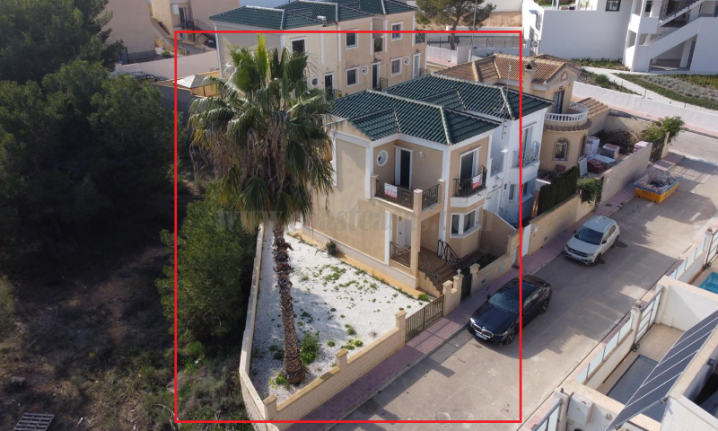 For sale of villa in Orihuela