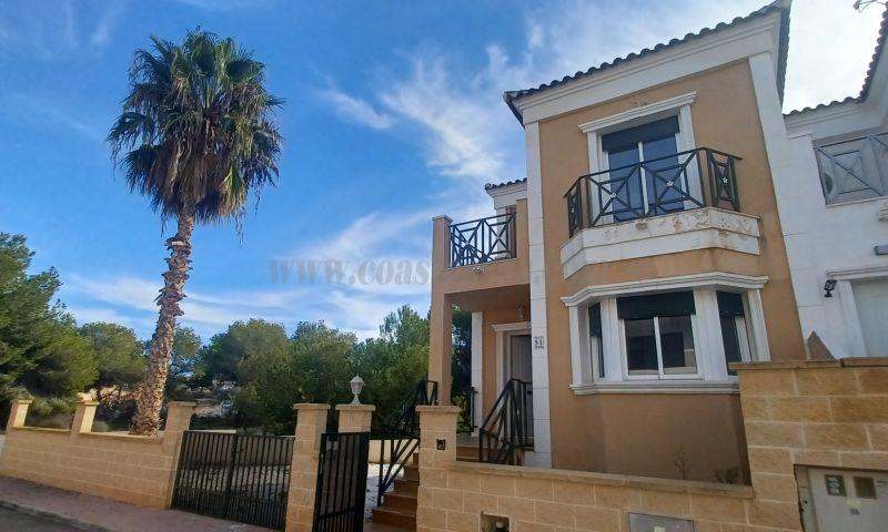 For sale of villa in Orihuela