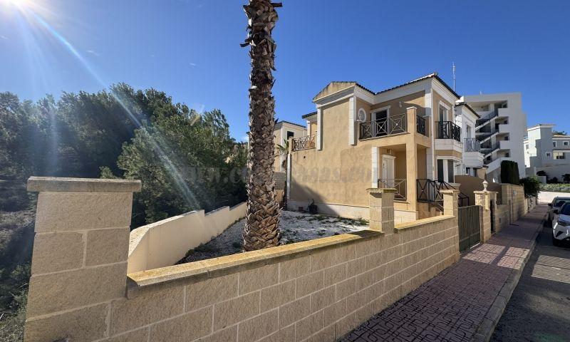 For sale of villa in Orihuela