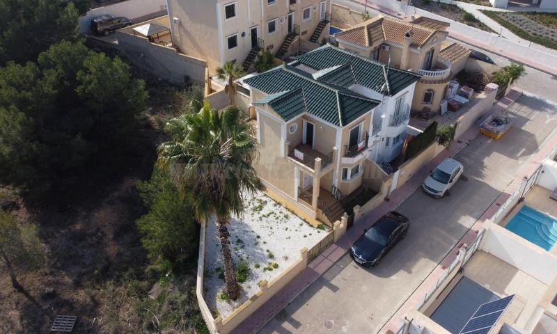 For sale of villa in Orihuela