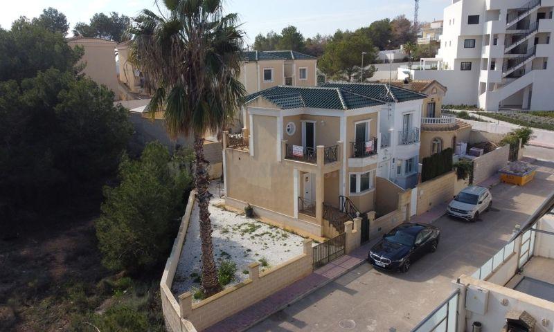 For sale of villa in Orihuela