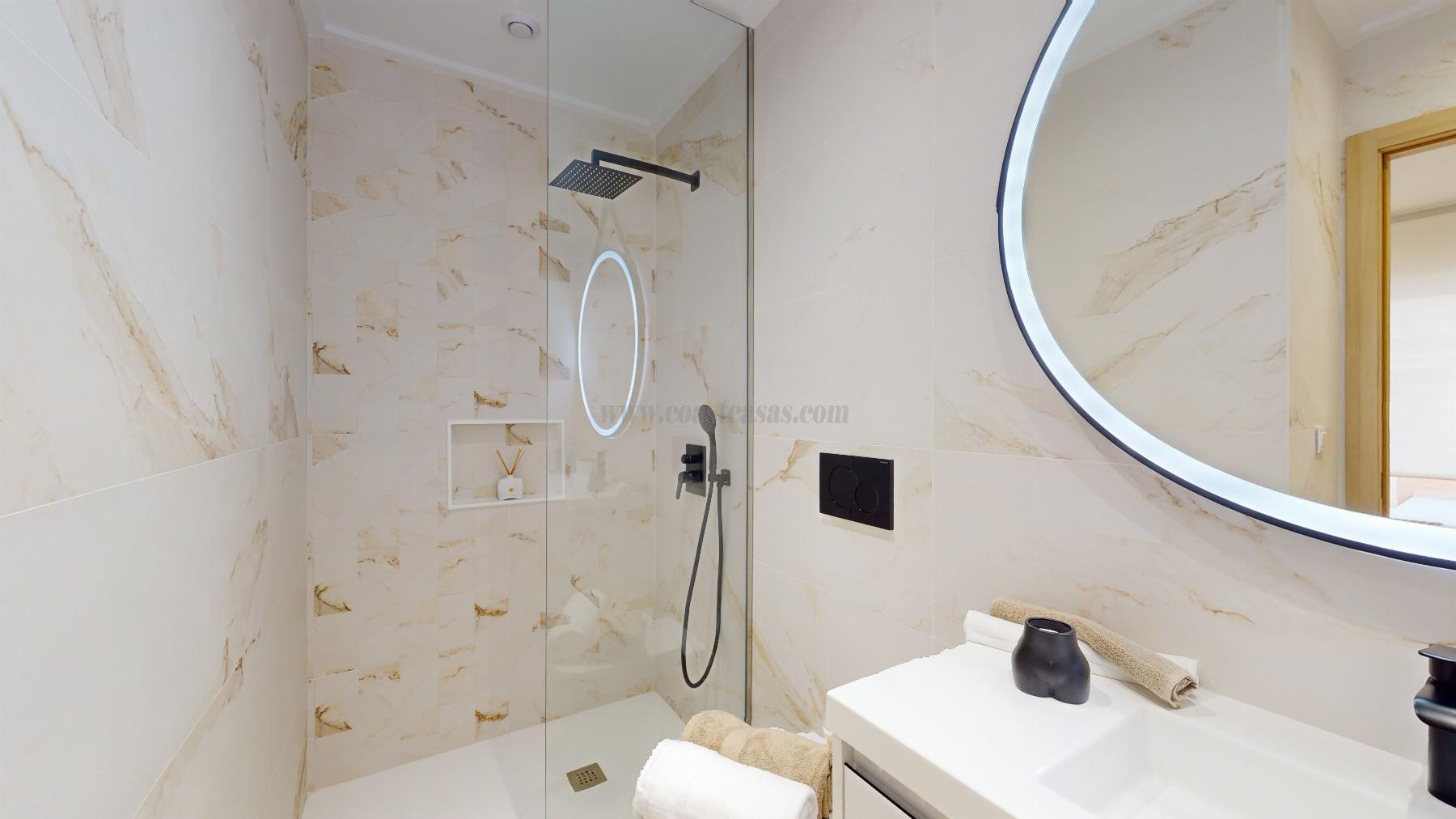 For sale of apartment in Guardamar del Segura