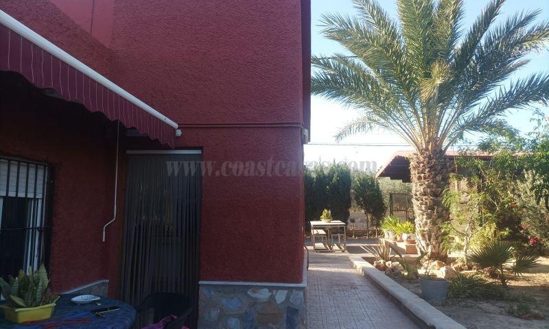 For sale of villa in Elche