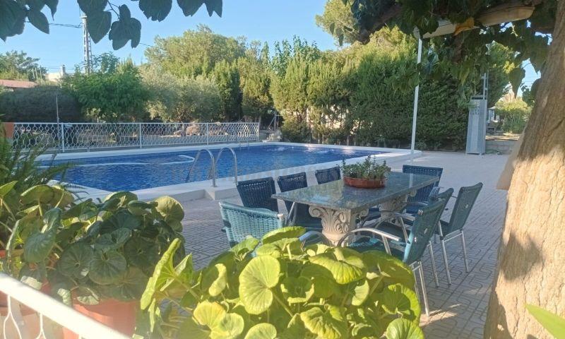 For sale of villa in Elche