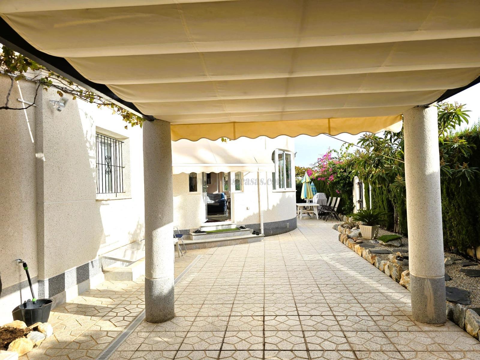 For sale of chalet in Orihuela Costa