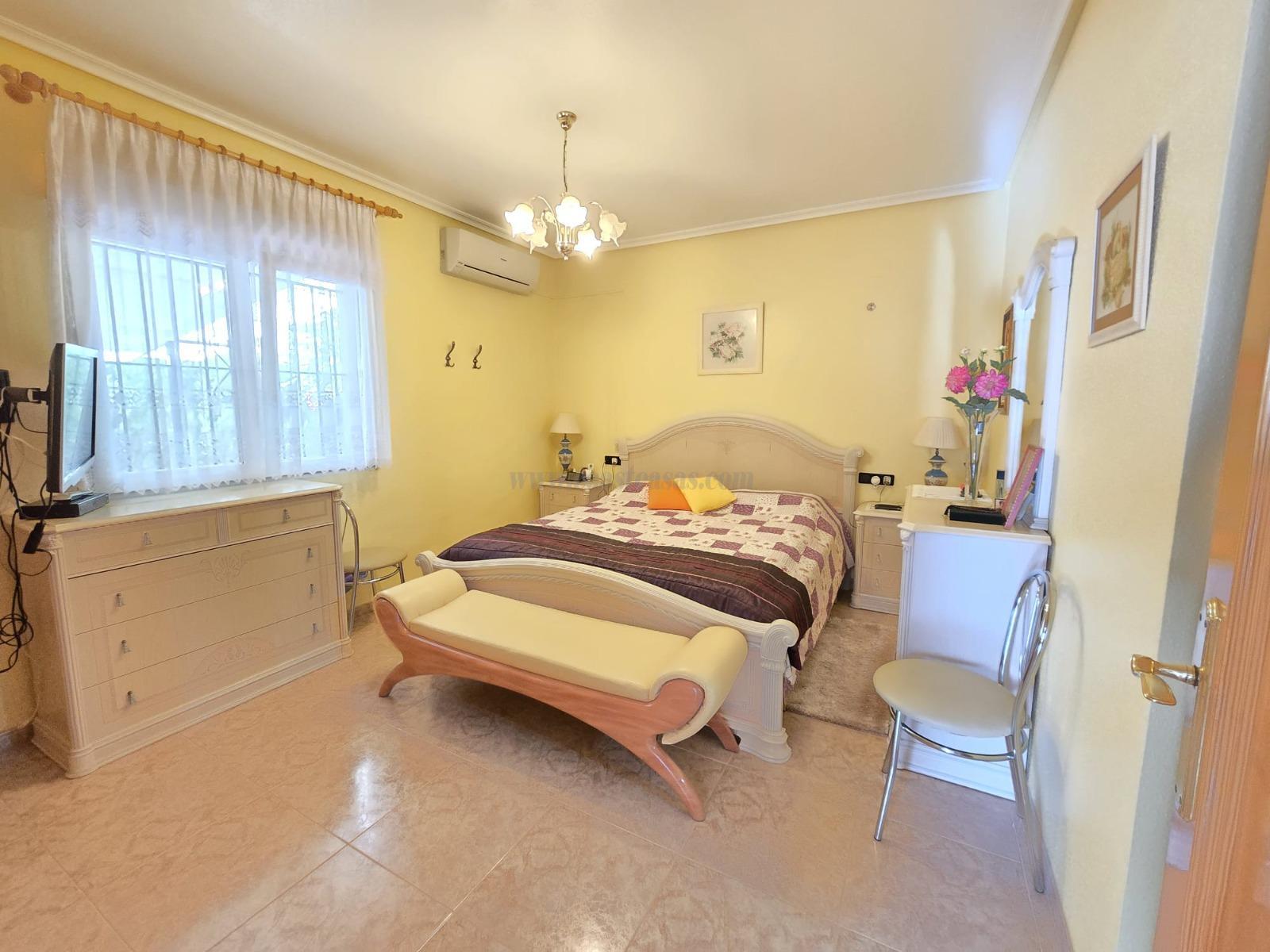 For sale of chalet in Orihuela Costa