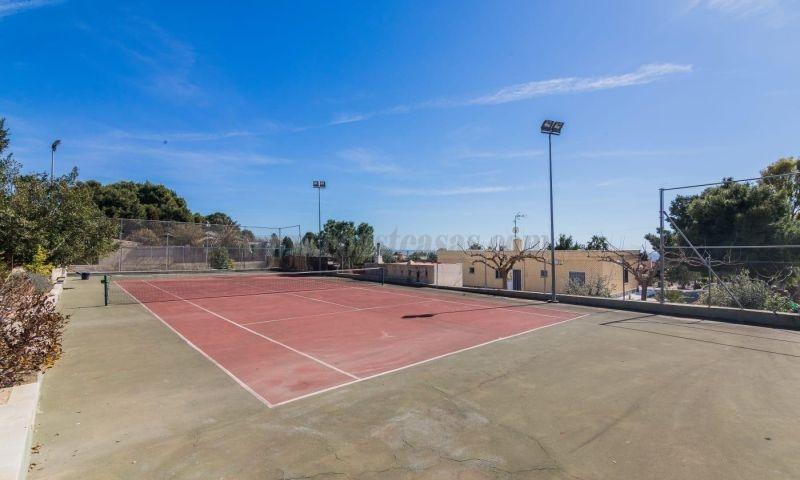 For sale of villa in Elche