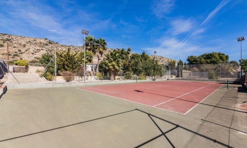 For sale of villa in Elche