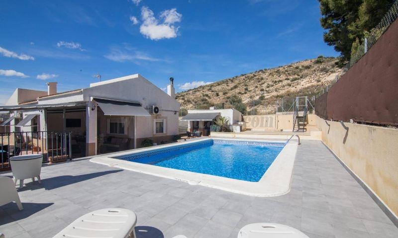 For sale of villa in Elche