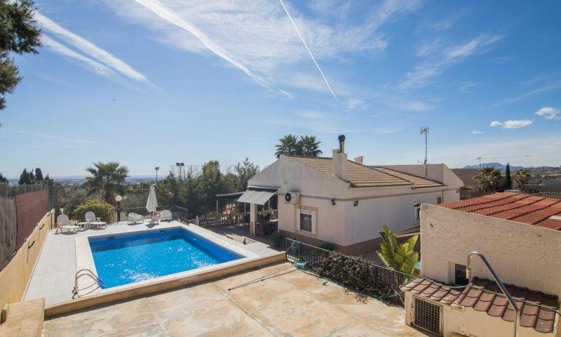 For sale of villa in Elche