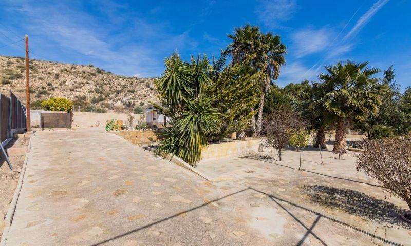 For sale of villa in Elche