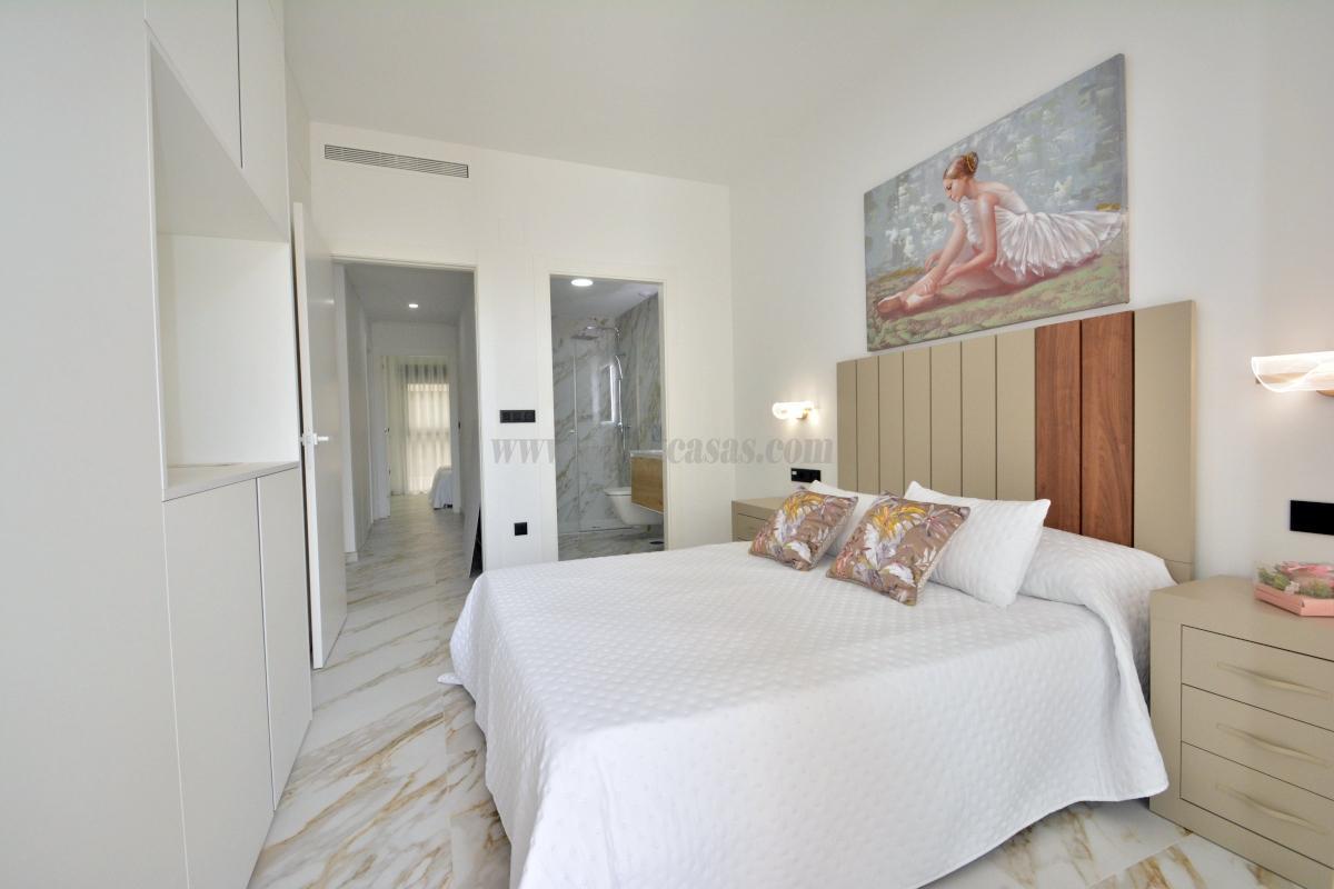 For sale of apartment in Guardamar del Segura