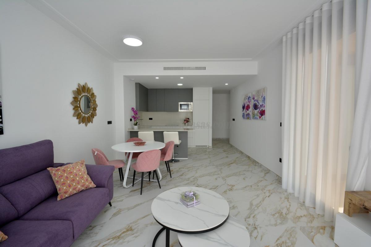 For sale of apartment in Guardamar del Segura