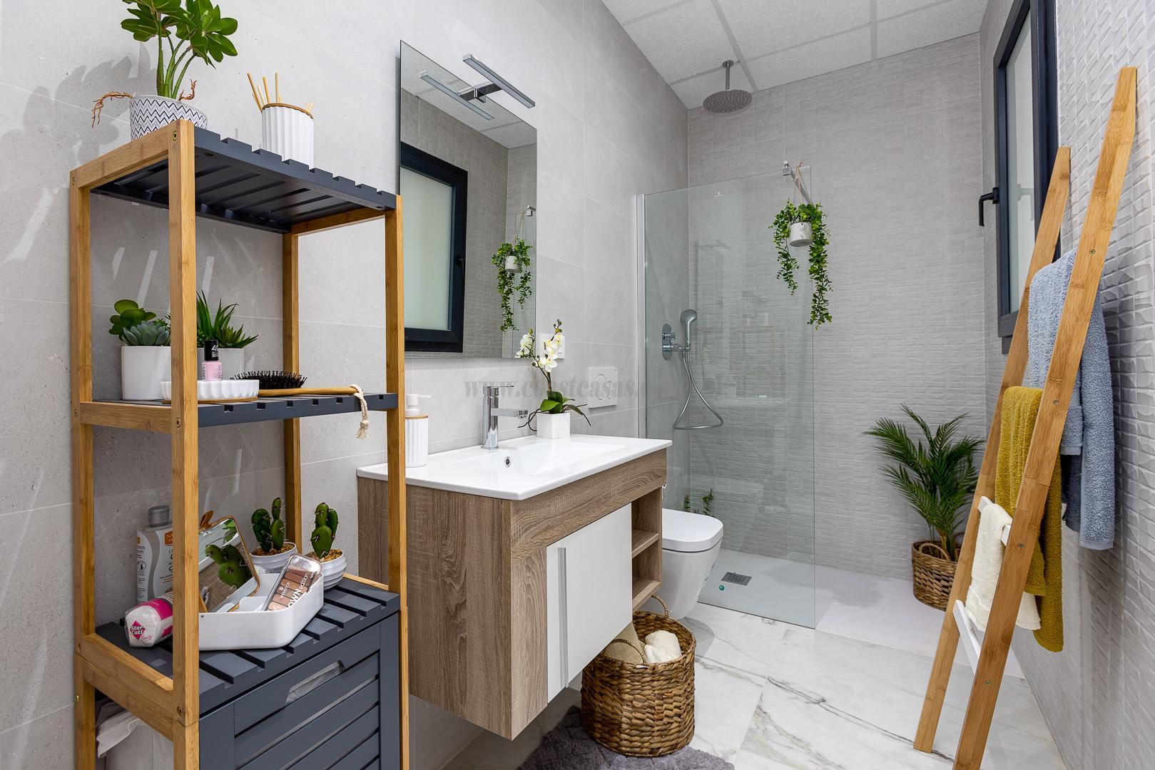 For sale of apartment in Guardamar del Segura