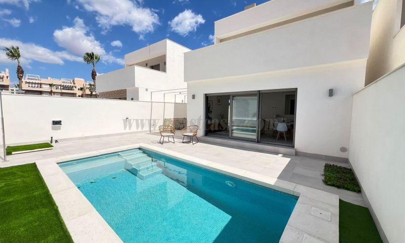 For sale of villa in Orihuela Costa