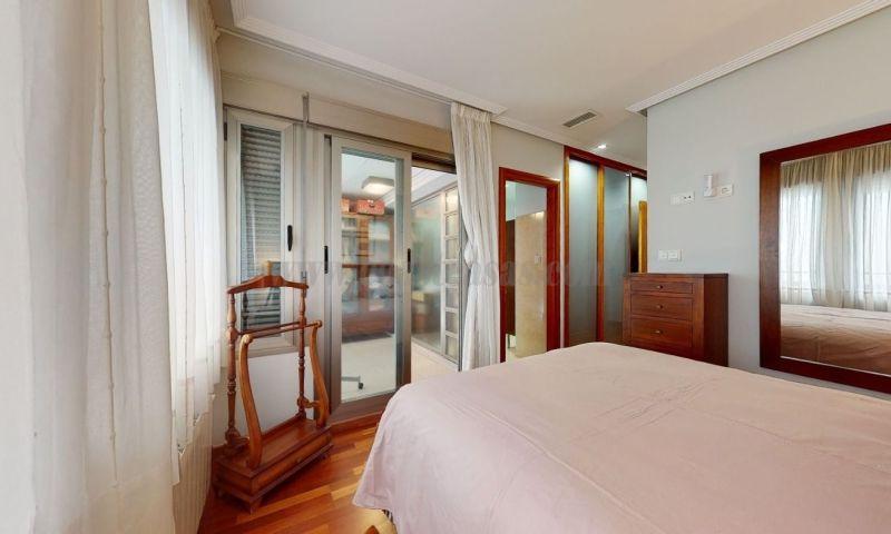 For sale of chalet in Elche
