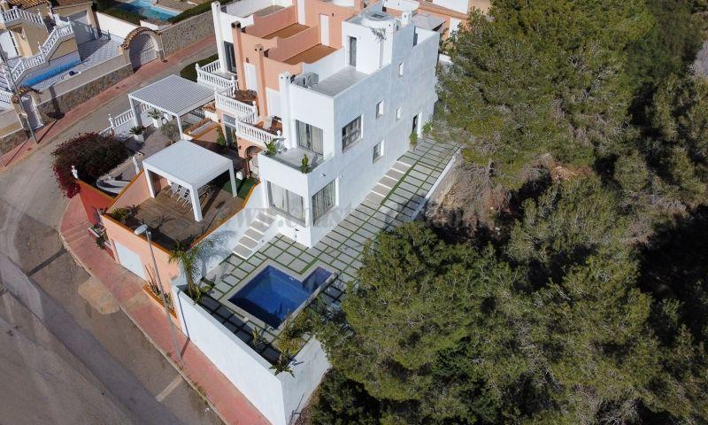 For sale of villa in Orihuela Costa