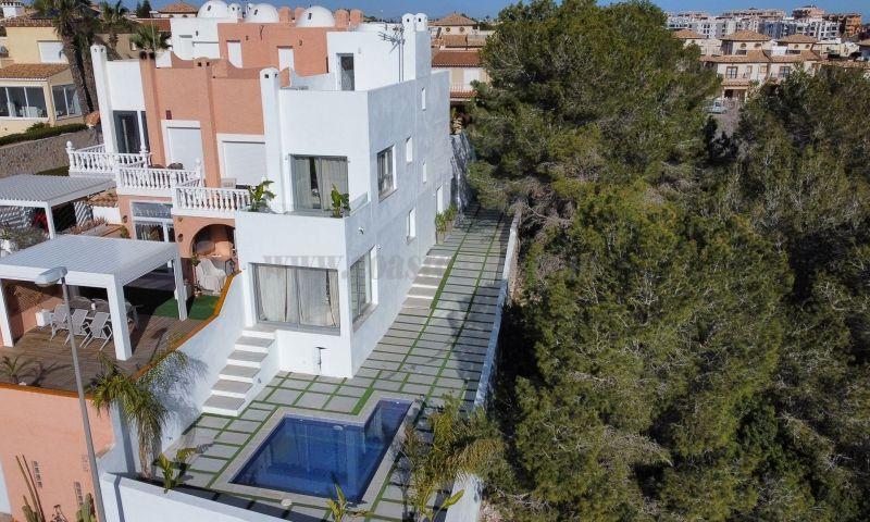 For sale of villa in Orihuela Costa
