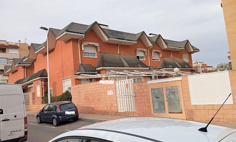 For sale of chalet in Elche