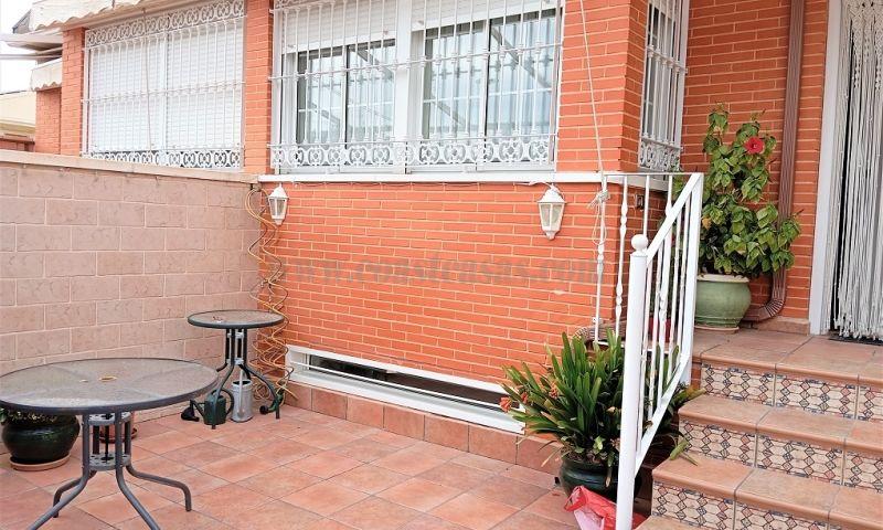 For sale of chalet in Elche