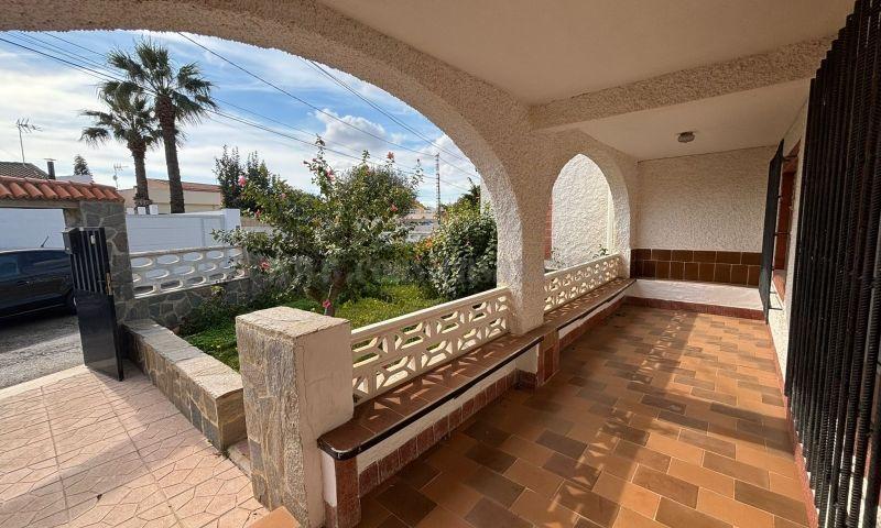 For sale of villa in Orihuela Costa