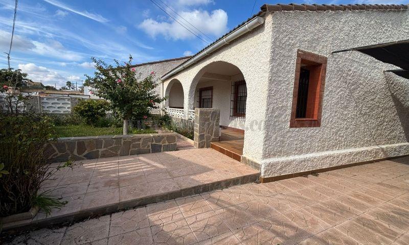 For sale of villa in Orihuela Costa